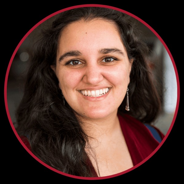 Depoimento de Roberta Assis mostrando resultados de unhas e cabelo